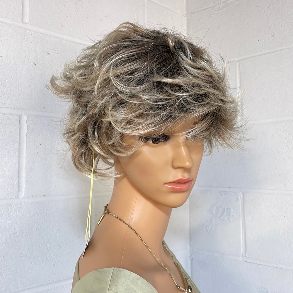 NWT 8” fluffy curl wig light blonde with dark roots messy no parting adjustable